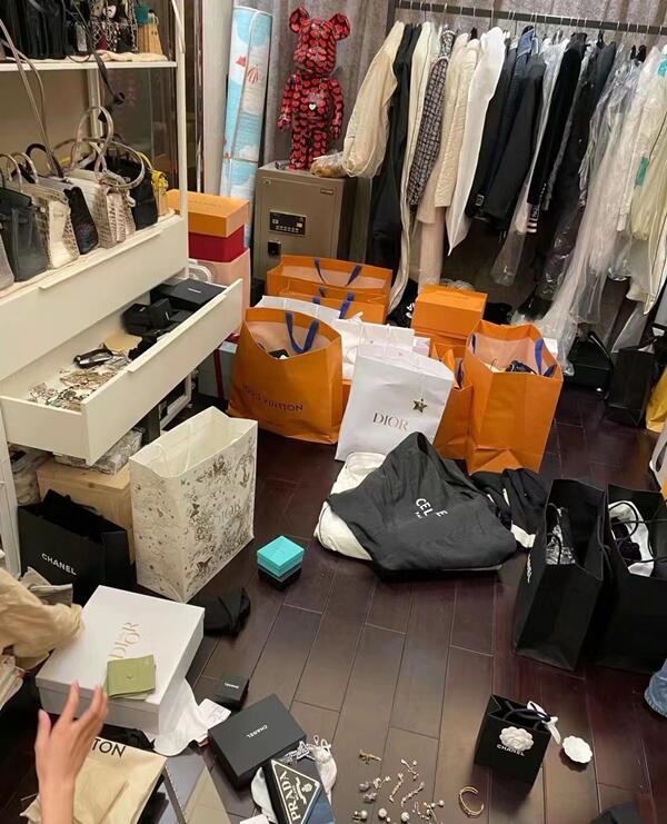 巴音郭楞回收顶奢鞋服